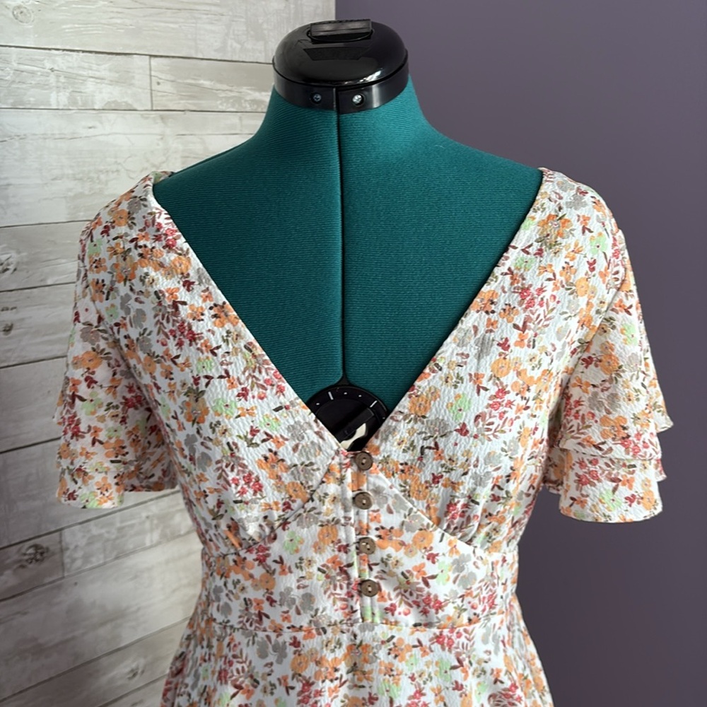 AVA Floral Dress - Picture 2 of 9